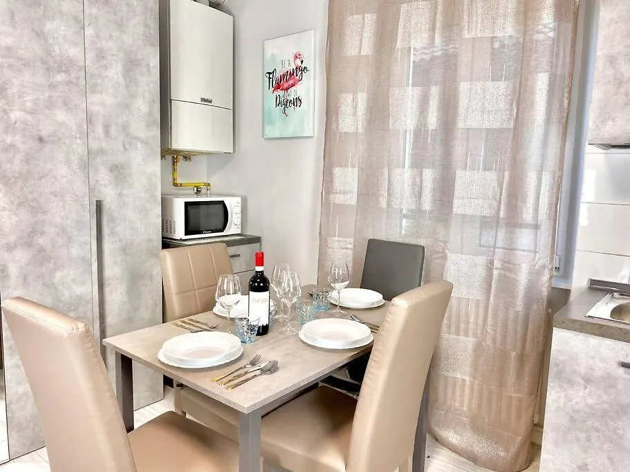 Elegant Apartment- 8 Mins Walk To Center - Free Parking Côme Appartamento