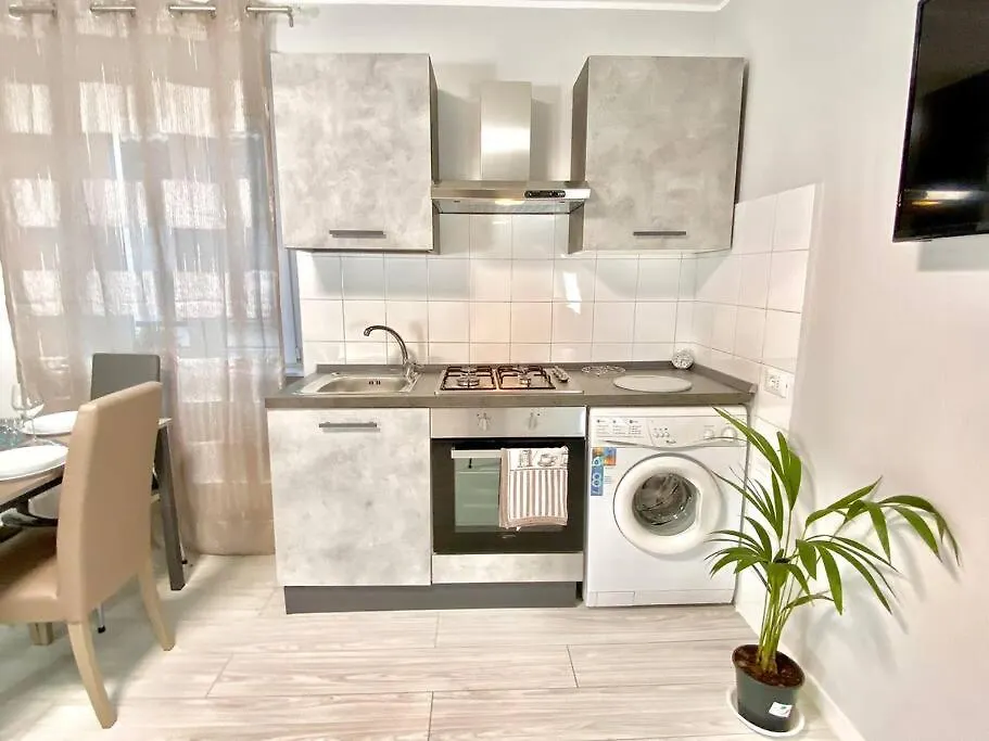Elegant Apartment- 8 Mins Walk To Center - Free Parking Côme Italia