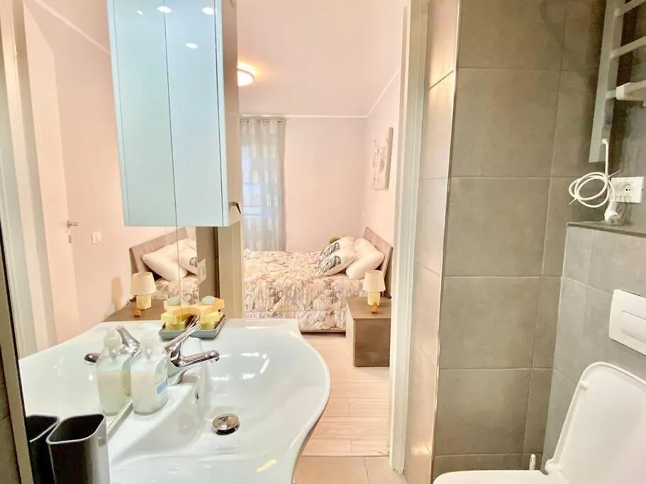 Elegant Apartment- 8 Mins Walk To Center - Free Parking Côme Italia