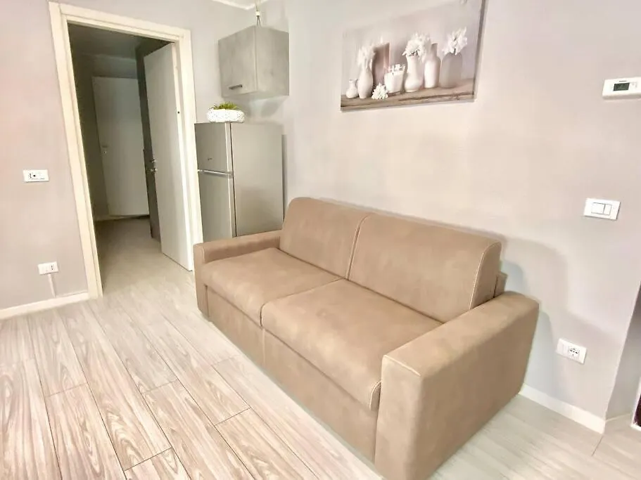 Elegant Apartment- 8 Mins Walk To Center - Free Parking Côme Appartamento