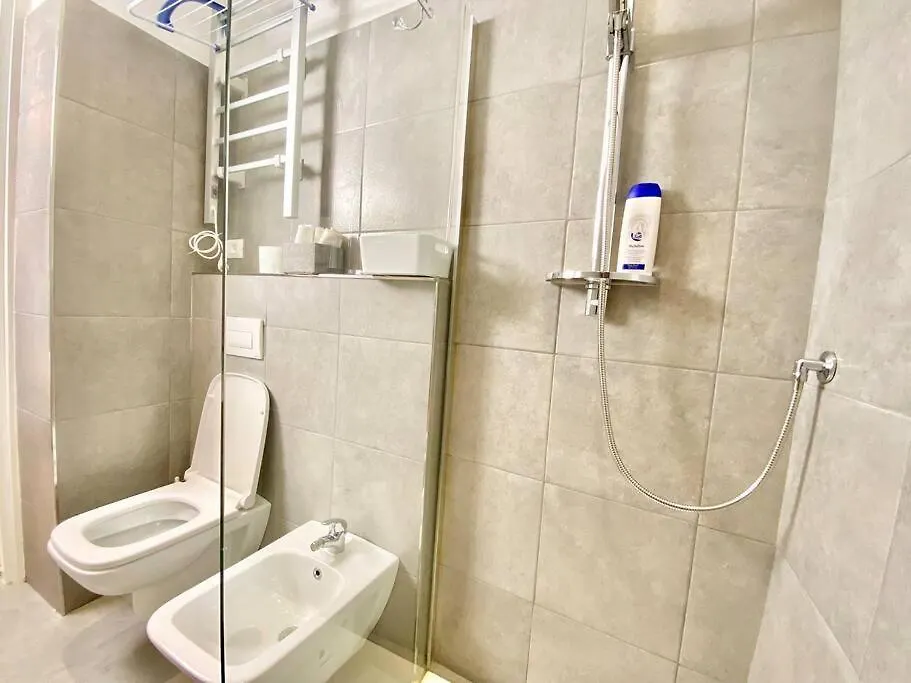 Elegant Apartment- 8 Mins Walk To Center - Free Parking Côme