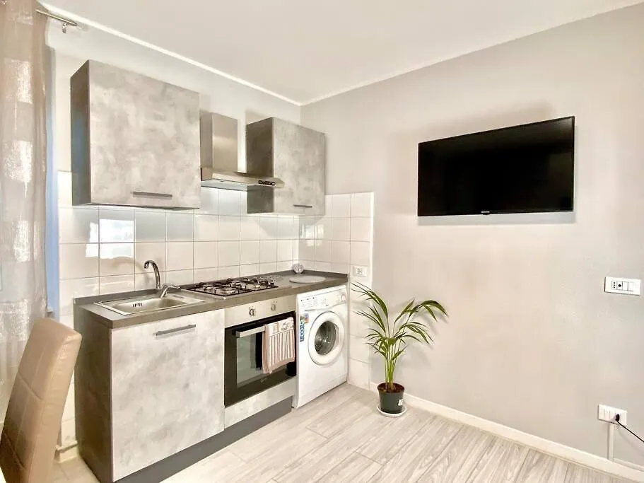 Elegant Apartment- 8 Mins Walk To Center - Free Parking Côme